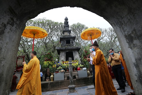 Lắng lòng thanh tịnh tắm Phật tại Lễ Phật đản chùa Yên Tử - Ảnh 3. Lắng lòng thanh tịnh tắm Phật tại Lễ Phật đản chùa Yên Tử - Ảnh 3.