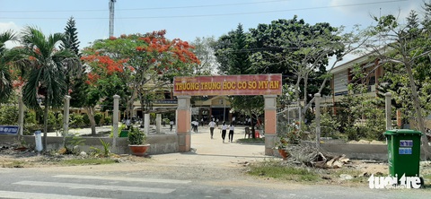 167 bài thi học kỳ được nâng từ 0,75 đến 7 điểm - Ảnh 1. 167 bài thi học kỳ được nâng từ 0,75 đến 7 điểm - Ảnh 1.
