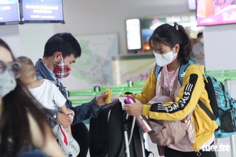 Nghệ An tiếp tục cách ly hơn 250 người từ Lào và Thái Lan về quê - Ảnh 1. Nghệ An tiếp tục cách ly hơn 250 người từ Lào và Thái Lan về quê - Ảnh 1.