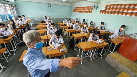 Học sinh đi học trở lại: Trường tìm đủ cách chống nóng - Ảnh 1. Học sinh đi học trở lại: Trường tìm đủ cách chống nóng - Ảnh 1.