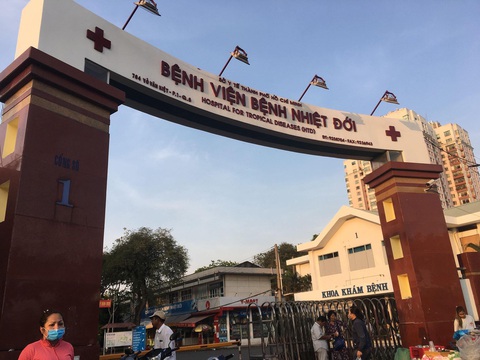 Phi công người Anh dương tính trở lại, tiên lượng rất nặng - Ảnh 1. Phi công người Anh dương tính trở lại, tiên lượng rất nặng - Ảnh 1.