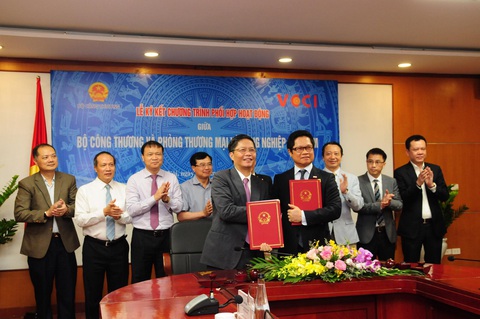 Bộ Công thương ‘bắt tay’ VCCI tăng cường phục vụ doanh nghiệp, người dân - Ảnh 1. Bộ Công thương ‘bắt tay’ VCCI tăng cường phục vụ doanh nghiệp, người dân - Ảnh 1.