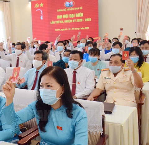 Ông Dương Thế Trung tái đắc cử bí thư Huyện ủy Nhà Bè - Ảnh 2. Ông Dương Thế Trung tái đắc cử bí thư Huyện ủy Nhà Bè - Ảnh 2.