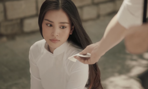 Erik ra MV về tình yêu không bền của người nổi tiếng: Em không sai, chúng ta sai - Ảnh 5. Erik ra MV về tình yêu không bền của người nổi tiếng: Em không sai, chúng ta sai - Ảnh 5.