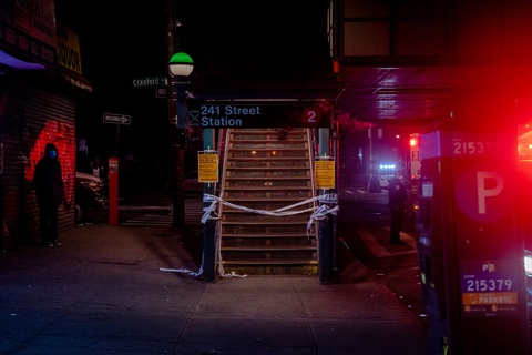 Khoảnh khắc chưa từng có trong lịch sử 115 năm của tàu điện ngầm New York - Ảnh 2. Khoảnh khắc chưa từng có trong lịch sử 115 năm của tàu điện ngầm New York - Ảnh 2.
