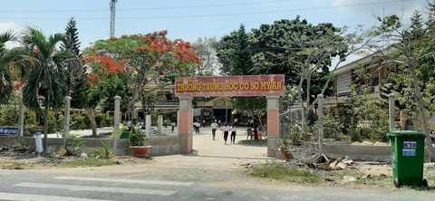 Chấm lại 167 bài thi học kỳ được nâng điểm từ 0,75 đến 7 điểm - Ảnh 1. Chấm lại 167 bài thi học kỳ được nâng điểm từ 0,75 đến 7 điểm - Ảnh 1.
