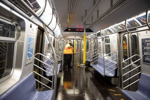Khoảnh khắc chưa từng có trong lịch sử 115 năm của tàu điện ngầm New York - Ảnh 5. Khoảnh khắc chưa từng có trong lịch sử 115 năm của tàu điện ngầm New York - Ảnh 5.