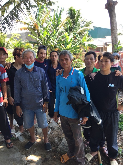 Ngư dân Việt Nam cứu một người Philippines trôi dạt 17 ngày đêm, chỉ ăn rong biển - Ảnh 2. Ngư dân Việt Nam cứu một người Philippines trôi dạt 17 ngày đêm, chỉ ăn rong biển - Ảnh 2.