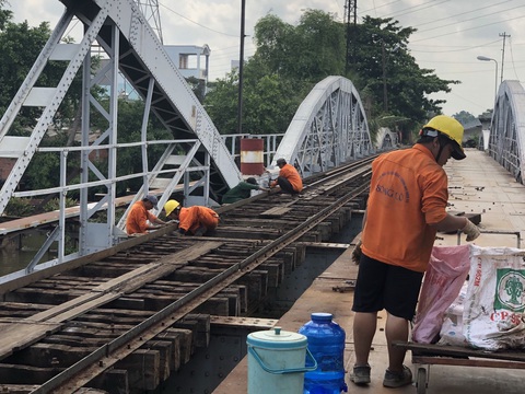 Tháo cầu sắt Bình Lợi 118 tuổi, giữ lại 2 nhịp để bảo tồn - Ảnh 15. Tháo cầu sắt Bình Lợi 118 tuổi, giữ lại 2 nhịp để bảo tồn - Ảnh 15.