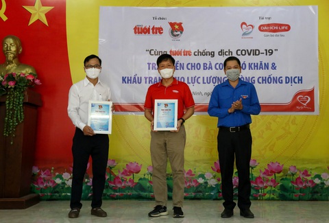 Báo Tuổi Trẻ hỗ trợ người dân và lực lượng biên phòng tại Tây Ninh chống COVID-19 - Ảnh 6. Báo Tuổi Trẻ hỗ trợ người dân và lực lượng biên phòng tại Tây Ninh chống COVID-19 - Ảnh 6.