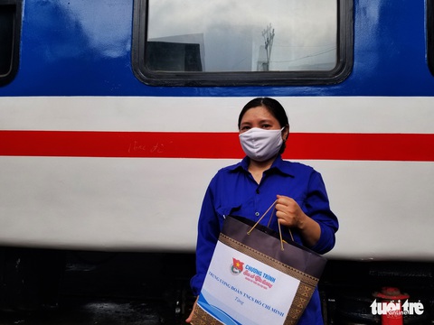 Sẻ chia với thanh niên công nhân đường sắt khó khăn vì dịch COVID-19 - Ảnh 2. Sẻ chia với thanh niên công nhân đường sắt khó khăn vì dịch COVID-19 - Ảnh 2.