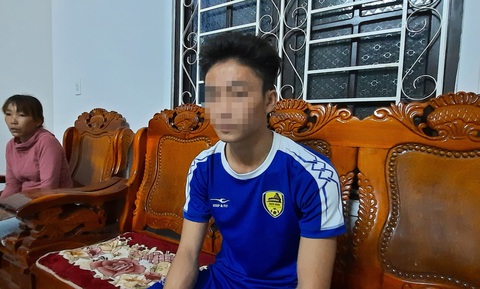 Nạn nhân sống sót bàng hoàng kể lại vụ lật ghe trên sông Thu Bồn - Ảnh 3. Nạn nhân sống sót bàng hoàng kể lại vụ lật ghe trên sông Thu Bồn - Ảnh 3.