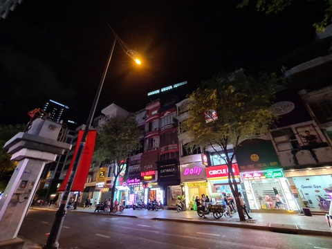 Những phố đêm ở Sài Gòn ‘xập xình’ trở lại đón... khách ta - Ảnh 3. Những phố đêm ở Sài Gòn ‘xập xình’ trở lại đón... khách ta - Ảnh 3.