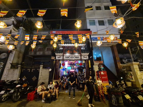 Những phố đêm ở Sài Gòn ‘xập xình’ trở lại đón... khách ta - Ảnh 8. Những phố đêm ở Sài Gòn ‘xập xình’ trở lại đón... khách ta - Ảnh 8.