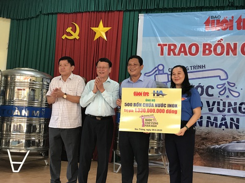 Mang bồn về, tui đặt chỗ đẹp, may vải phủ che bụi - Ảnh 1. Mang bồn về, tui đặt chỗ đẹp, may vải phủ che bụi - Ảnh 1.