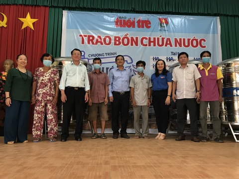 Mang bồn về, tui đặt chỗ đẹp, may vải phủ che bụi - Ảnh 4. Mang bồn về, tui đặt chỗ đẹp, may vải phủ che bụi - Ảnh 4.