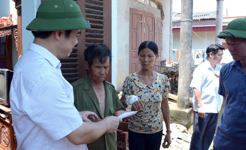 Một cơn mưa dông đêm, 1 người chết, 14 người bị thương - Ảnh 3. Một cơn mưa dông đêm, 1 người chết, 14 người bị thương - Ảnh 3.
