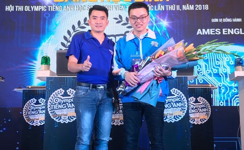 Giỏi tiếng Anh nhờ... chiếc gương - Ảnh 1. Giỏi tiếng Anh nhờ... chiếc gương - Ảnh 1.