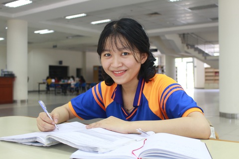 Tôi nghĩ mình phải vững lên thôi, phải học cho thành người... - Ảnh 1. Tôi nghĩ mình phải vững lên thôi, phải học cho thành người... - Ảnh 1.