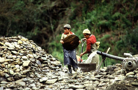 Quốc tế thiếu nhi: Bao giờ hết nạn lao động trẻ em? - Ảnh 4. Quốc tế thiếu nhi: Bao giờ hết nạn lao động trẻ em? - Ảnh 4.