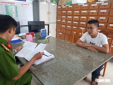 Giành giựt chở khách lụi, 1 tài xế bị chém 9 nhát - Ảnh 1. Giành giựt chở khách lụi, 1 tài xế bị chém 9 nhát - Ảnh 1.