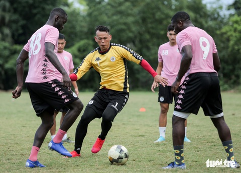 Thủ môn Tấn Trường tiết lộ đến Hà Nội FC sau cuộc gọi của Trần Tiến Anh - Ảnh 3. Thủ môn Tấn Trường tiết lộ đến Hà Nội FC sau cuộc gọi của Trần Tiến Anh - Ảnh 3.