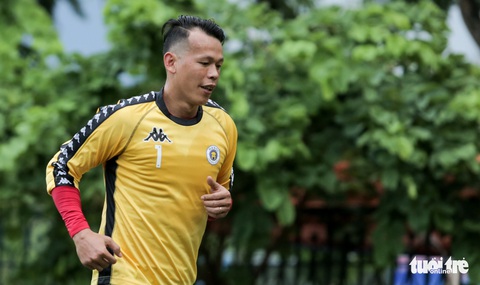 Thủ môn Tấn Trường tiết lộ đến Hà Nội FC sau cuộc gọi của Trần Tiến Anh - Ảnh 1. Thủ môn Tấn Trường tiết lộ đến Hà Nội FC sau cuộc gọi của Trần Tiến Anh - Ảnh 1.