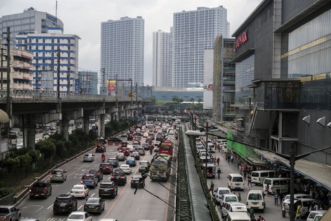 Philippines cho dân tiền để rời phố về quê chống dịch COVID-19 - Ảnh 2. Philippines cho dân tiền để rời phố về quê chống dịch COVID-19 - Ảnh 2.