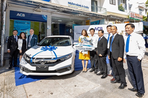 AIA Việt Nam và ACB trao thưởng Honda Civic cho khách hàng tại Hội An - Ảnh 1. AIA Việt Nam và ACB trao thưởng Honda Civic cho khách hàng tại Hội An - Ảnh 1.
