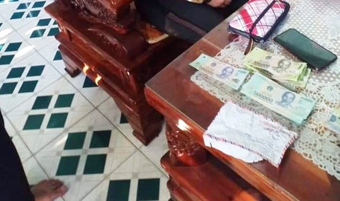 Bắt người phụ nữ đem tiền giả đến chợ mua hàng hóa để đổi tiền thật - Ảnh 2. Bắt người phụ nữ đem tiền giả đến chợ mua hàng hóa để đổi tiền thật - Ảnh 2.
