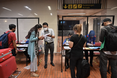 Bình thường mới của hàng không hậu COVID-19: mệt mỏi và đắt đỏ - Ảnh 1. Bình thường mới của hàng không hậu COVID-19: mệt mỏi và đắt đỏ - Ảnh 1.