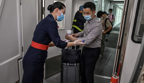 Bình thường mới của hàng không hậu COVID-19: mệt mỏi và đắt đỏ - Ảnh 4. Bình thường mới của hàng không hậu COVID-19: mệt mỏi và đắt đỏ - Ảnh 4.
