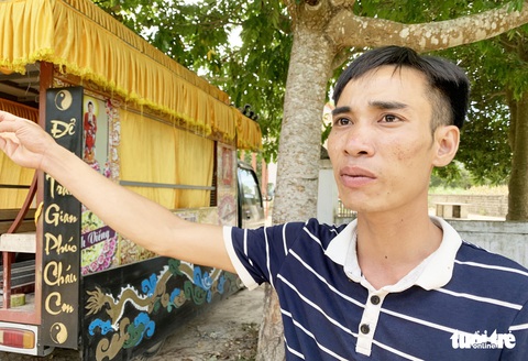 Có thể khi thấy bé 5 tuổi chết, nghi phạm mang bé xuống bờ suối phi tang - Ảnh 4. Có thể khi thấy bé 5 tuổi chết, nghi phạm mang bé xuống bờ suối phi tang - Ảnh 4.