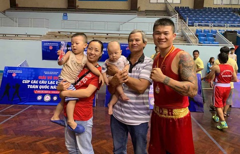 Tay đấm Trương Đình Hoàng - điều chưa kể - Kỳ 3: Đôi mắt dưới võ đài - Ảnh 1. Tay đấm Trương Đình Hoàng - điều chưa kể - Kỳ 3: Đôi mắt dưới võ đài - Ảnh 1.