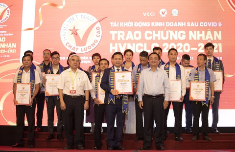 Sao Việt Nam nhận danh hiệu Hàng Việt Nam chất lượng cao năm 2020 - Ảnh 1. Sao Việt Nam nhận danh hiệu Hàng Việt Nam chất lượng cao năm 2020 - Ảnh 1.
