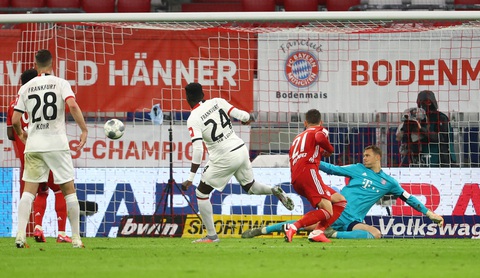 VAR nổ đúng lúc, Bayern Munich hạ Frankfurt vào chung kết Cúp quốc gia Đức - Ảnh 2. VAR nổ đúng lúc, Bayern Munich hạ Frankfurt vào chung kết Cúp quốc gia Đức - Ảnh 2.
