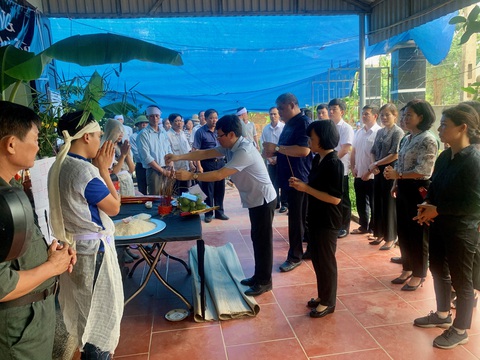 Lốc xoáy sập nhà xưởng ở Vĩnh Phúc: mới đi làm lại 3 buổi sau dịch thì gặp nạn - Ảnh 1. Lốc xoáy sập nhà xưởng ở Vĩnh Phúc: mới đi làm lại 3 buổi sau dịch thì gặp nạn - Ảnh 1.