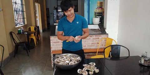 Tiểu thương chợ Sài Gòn tậu máy POS cà thẻ, xài ví điện tử - Ảnh 5. Tiểu thương chợ Sài Gòn tậu máy POS cà thẻ, xài ví điện tử - Ảnh 5.