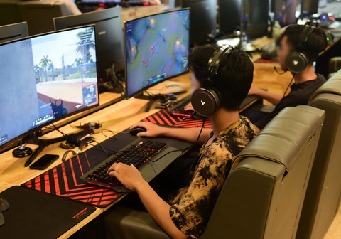 Học sinh nghiện game, ngăn làm sao? - Ảnh 4. Học sinh nghiện game, ngăn làm sao? - Ảnh 4.