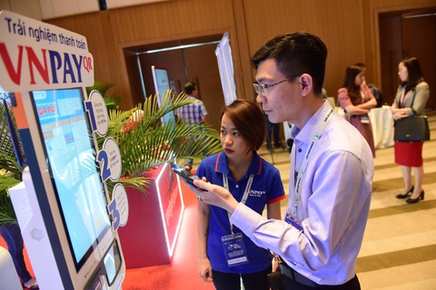 Thanh toán không tiền mặt: có đà rồi, phải tăng tốc - Ảnh 1. Thanh toán không tiền mặt: có đà rồi, phải tăng tốc - Ảnh 1.