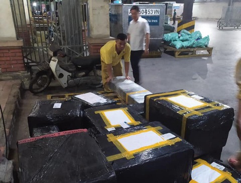 Phó thủ tướng yêu cầu làm rõ nguồn gốc lô hàng lậu nghỉ kho chuyên nghiệp ở Nội Bài - Ảnh 1. Phó thủ tướng yêu cầu làm rõ nguồn gốc lô hàng lậu nghỉ kho chuyên nghiệp ở Nội Bài - Ảnh 1.