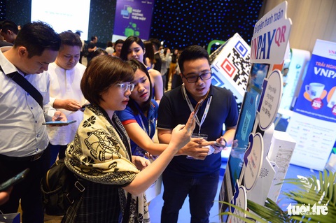 Nhộn nhịp trải nghiệm một chạm, không chạm thanh toán không tiền mặt - Ảnh 10. Nhộn nhịp trải nghiệm một chạm, không chạm thanh toán không tiền mặt - Ảnh 10.