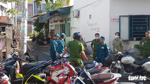 Phong tỏa hiện trường vụ nghi phóng hỏa nhà trọ làm 3 người chết - Ảnh 1. Phong tỏa hiện trường vụ nghi phóng hỏa nhà trọ làm 3 người chết - Ảnh 1.