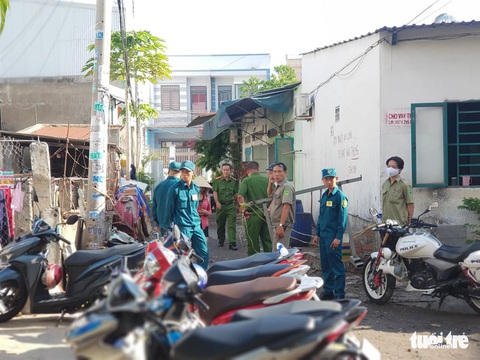 Phong tỏa hiện trường vụ nghi phóng hỏa nhà trọ làm 3 người chết - Ảnh 3. Phong tỏa hiện trường vụ nghi phóng hỏa nhà trọ làm 3 người chết - Ảnh 3.