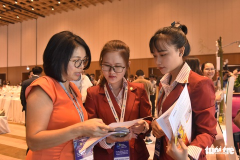 Nhộn nhịp trải nghiệm một chạm, không chạm thanh toán không tiền mặt - Ảnh 2. Nhộn nhịp trải nghiệm một chạm, không chạm thanh toán không tiền mặt - Ảnh 2.