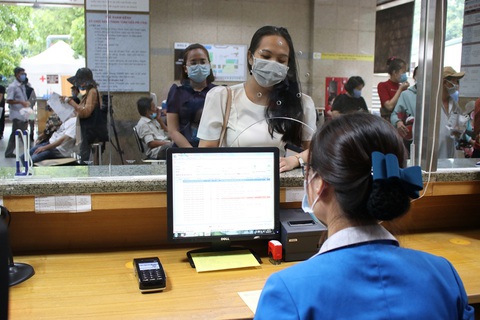 Hơn 25% người bệnh ngoại trú thanh toán viện phí không dùng tiền mặt - Ảnh 1.