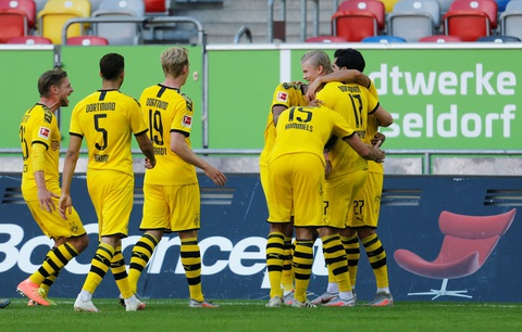 Haaland tỏa sáng ở phút bù giờ, Dortmund thắng chật vật Dusseldorf - Ảnh 2. Haaland tỏa sáng ở phút bù giờ, Dortmund thắng chật vật Dusseldorf - Ảnh 2.