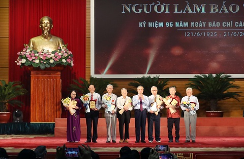 Thủ tướng Nguyễn Xuân Phúc: ‘Báo chí phải phò chính diệt tà’ - Ảnh 2. Thủ tướng Nguyễn Xuân Phúc: ‘Báo chí phải phò chính diệt tà’ - Ảnh 2.