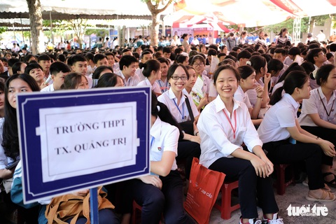 Tư vấn tuyển sinh - hướng nghiệp lần đầu đến Quảng Trị - Ảnh 1. Tư vấn tuyển sinh - hướng nghiệp lần đầu đến Quảng Trị - Ảnh 1.