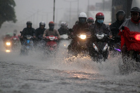Sau trận mưa lớn, ‘rốn ngập’ Biên Hòa lênh láng như sông - Ảnh 1. Sau trận mưa lớn, ‘rốn ngập’ Biên Hòa lênh láng như sông - Ảnh 1.